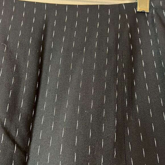 WORTH Black Large Pleat Skirt with White Pinstripe Style Pattern - Size 12 - Picture 6 of 10